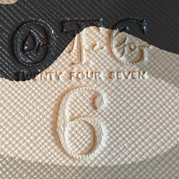 OTG On The Go Twenty Four Seven #6 Abby Camo Gray Crossbody Purse - Picture 10 of 12